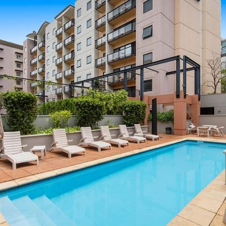 Lovely City Apartment With Private Courtyard, Pool, Free Parking, Gym Perth Kültér fotó