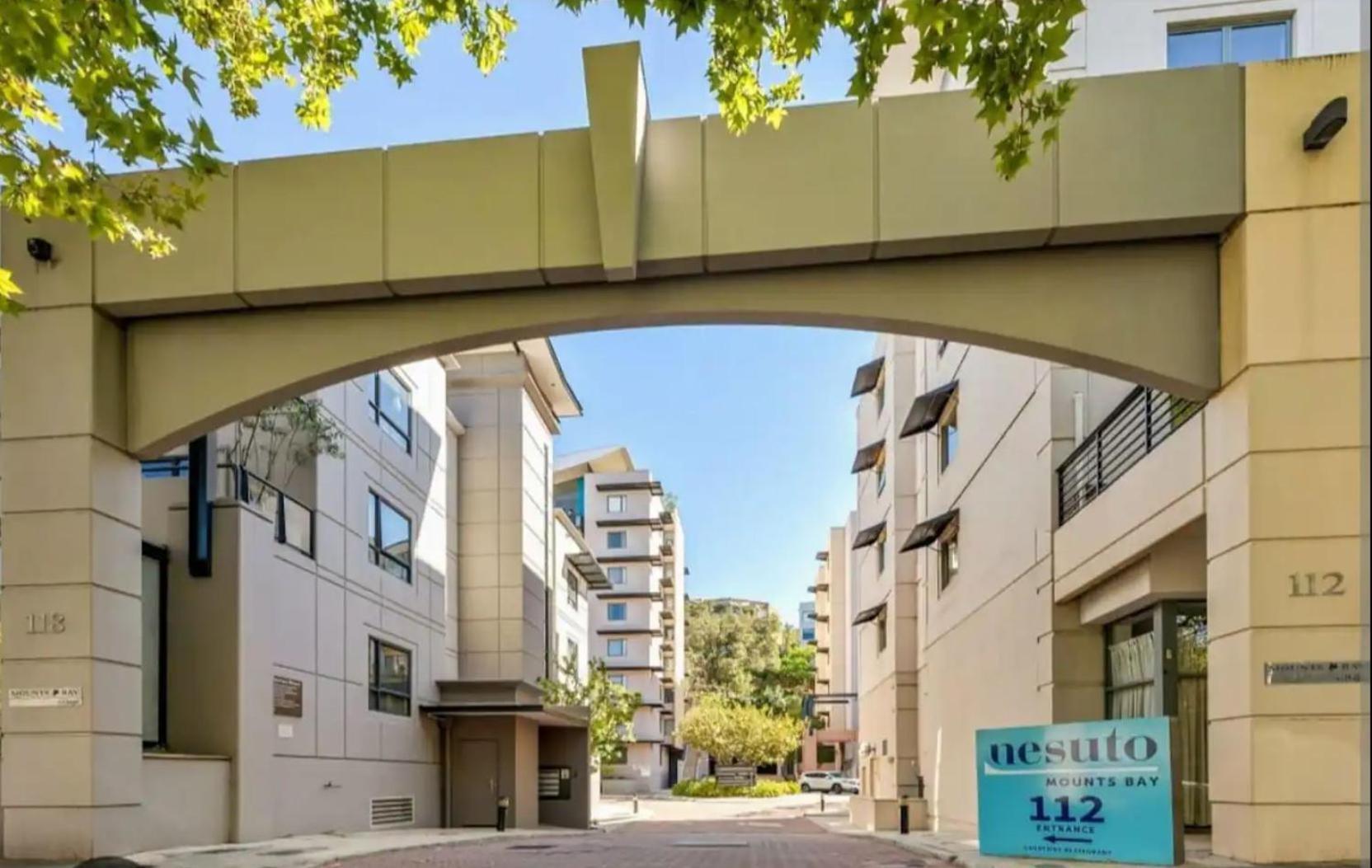 Lovely City Apartment With Private Courtyard, Pool, Free Parking, Gym Perth Kültér fotó