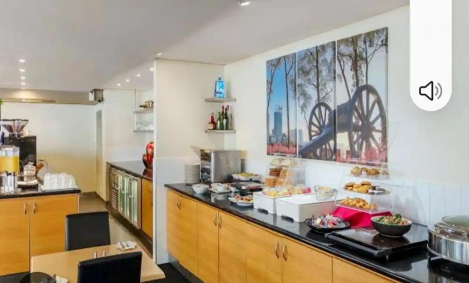 Lovely City Apartment With Private Courtyard, Pool, Free Parking, Gym Perth Kültér fotó