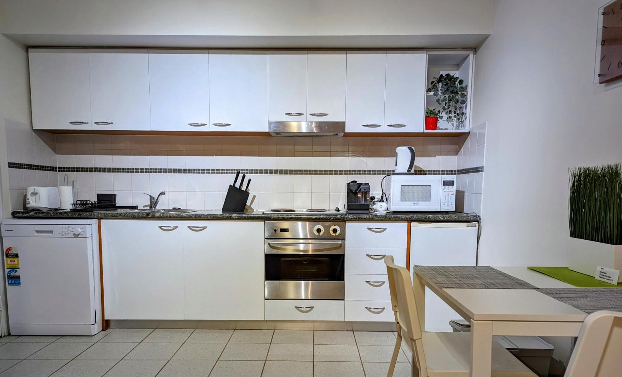 Lovely City Apartment With Private Courtyard, Pool, Free Parking, Gym Perth Kültér fotó