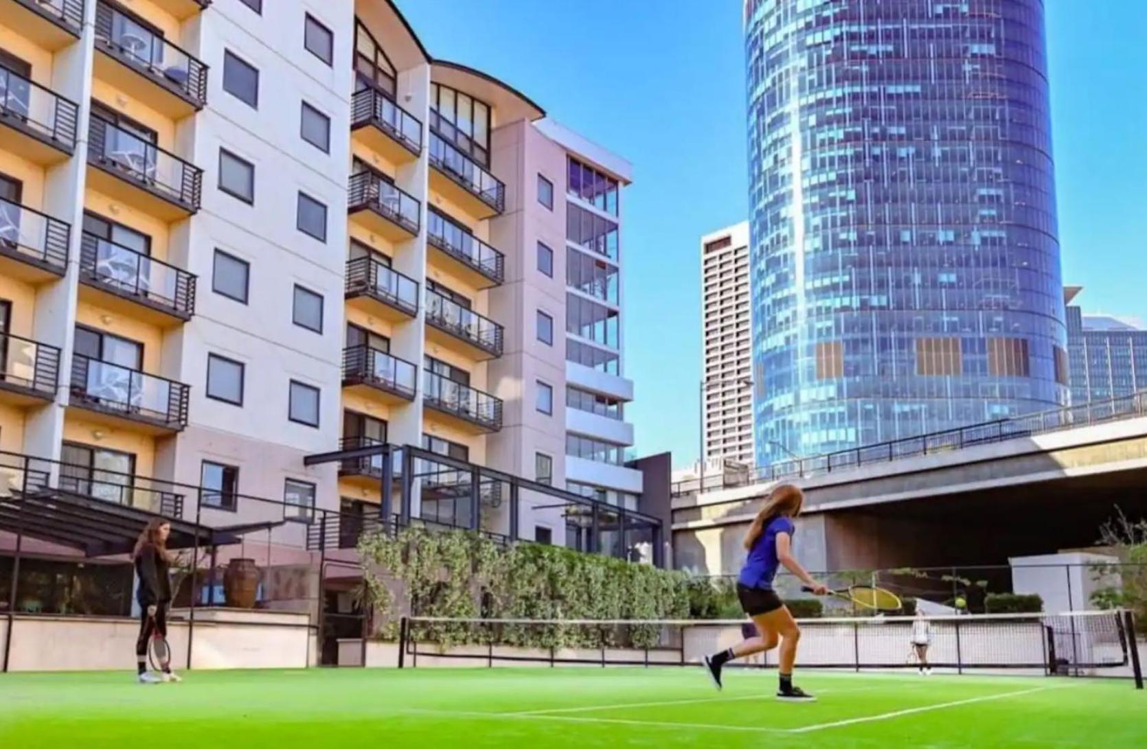 Lovely City Apartment With Private Courtyard, Pool, Free Parking, Gym Perth Kültér fotó
